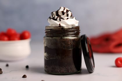 Chocolate Truffle Jar Cake __ Medium